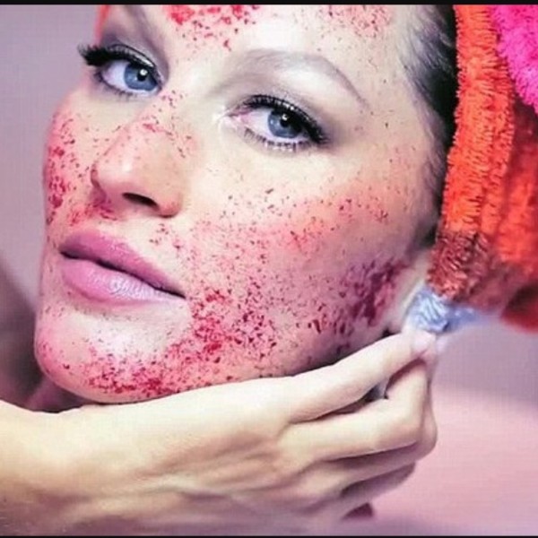 Плазмолифтинг, “Вампирская подтяжка лица”